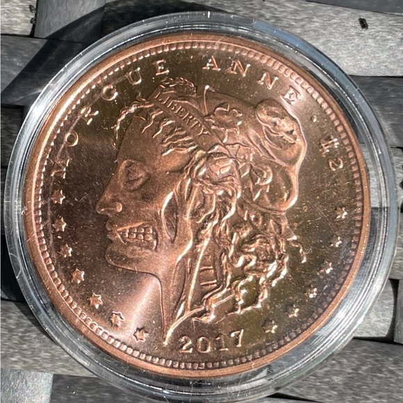 1 ounce .999 Fine CU Zombucks® Morgue Anne Copper Coin in clear plastic capsule. - Picture 1 of 2